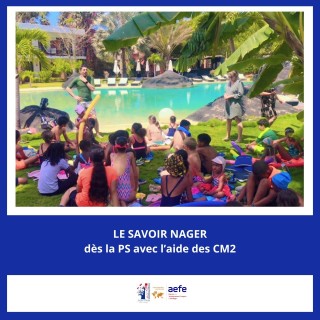 1ère leçon de natation pour les PS avec l'aide des CM2
